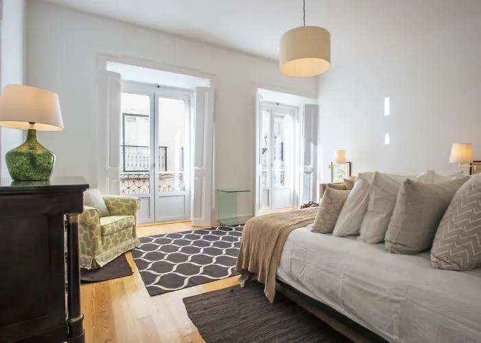 Portas De Sao Bento Lisboa